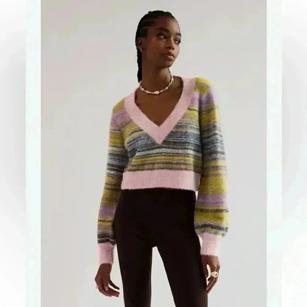 Aritzia Sunday Best Kitten V-Neck Cropped Sweater Sz XS